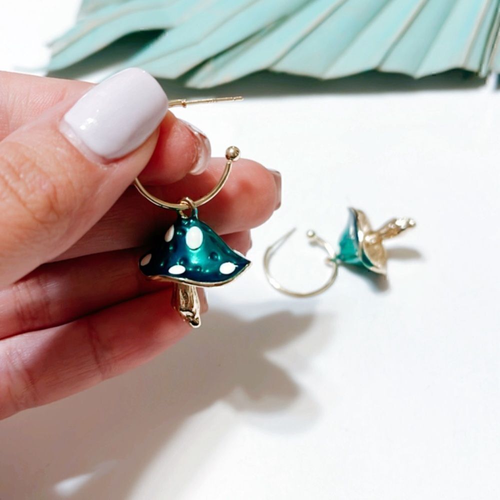 Green mushroom  hoop earrings S61